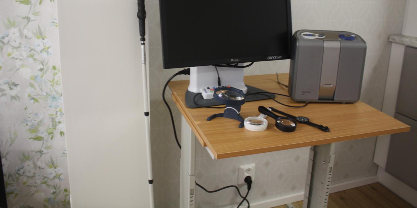 Toimistollamme kokeiltavana olevia näkemisen apuvälineitä