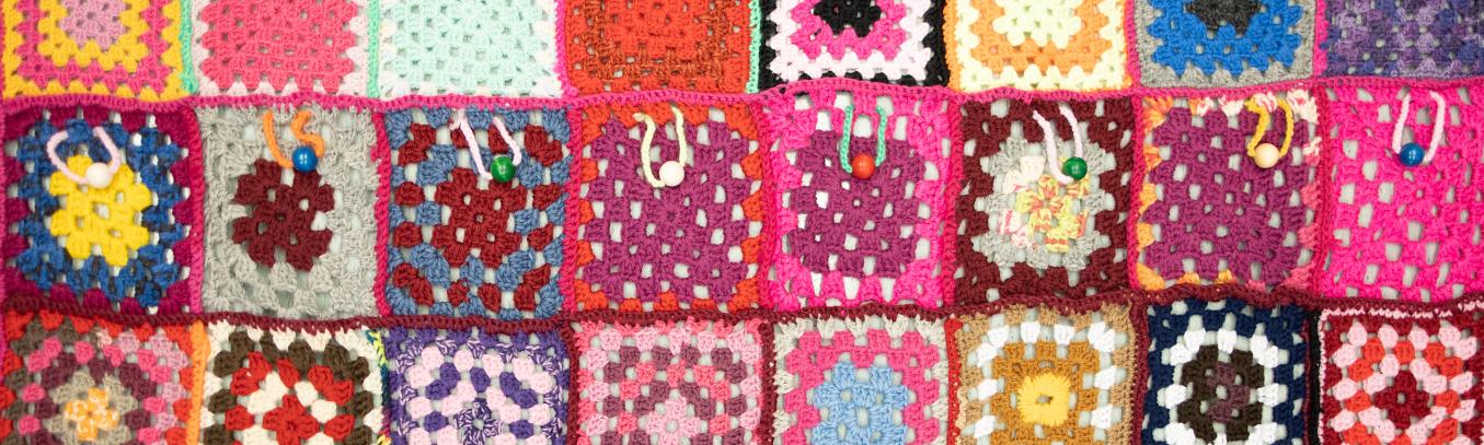 Yhteistyössä useamman alueyhdistyksen jäsenien kanssa tehty koronaryijy isoäidin neliöistä