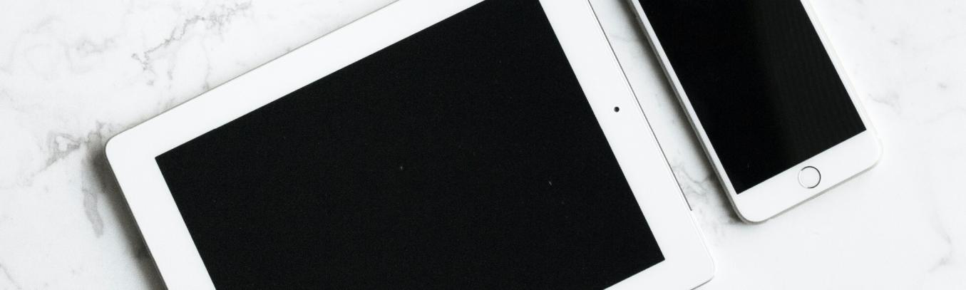 iPad ja iPhone, joissa ruudut mustina.